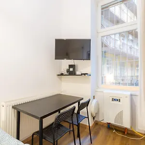 Nepszinhaz 16 Tiny , Budapeste Hungria